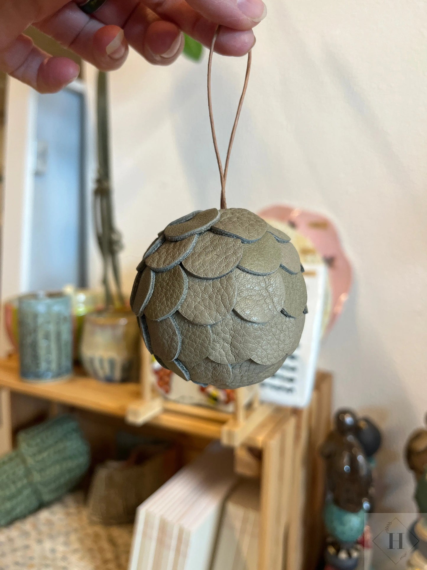 Kugle i læder - mellem (flere farver) Unika Nord