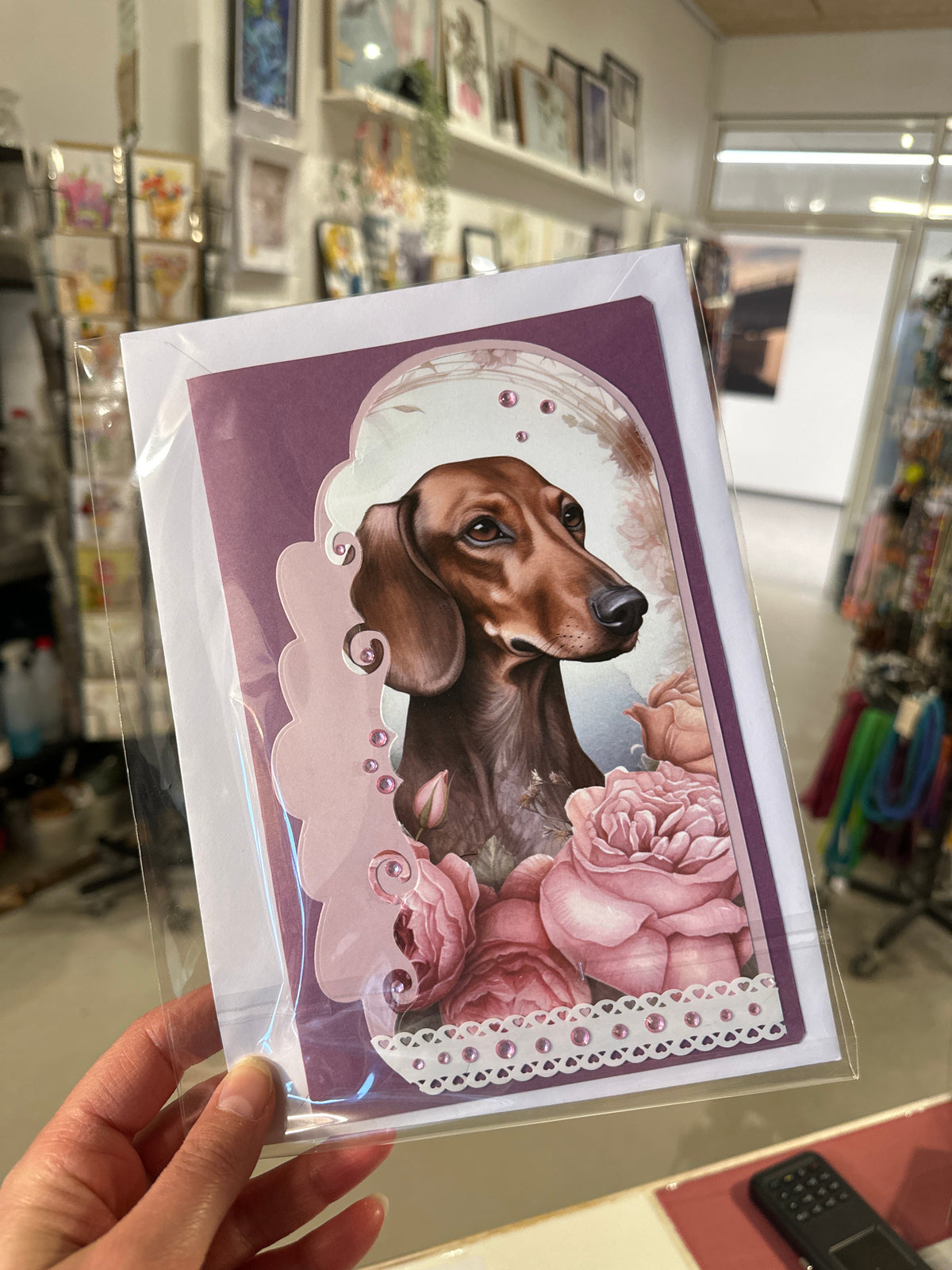 Håndlavet kort med hund og rosa roser | Helle Vang