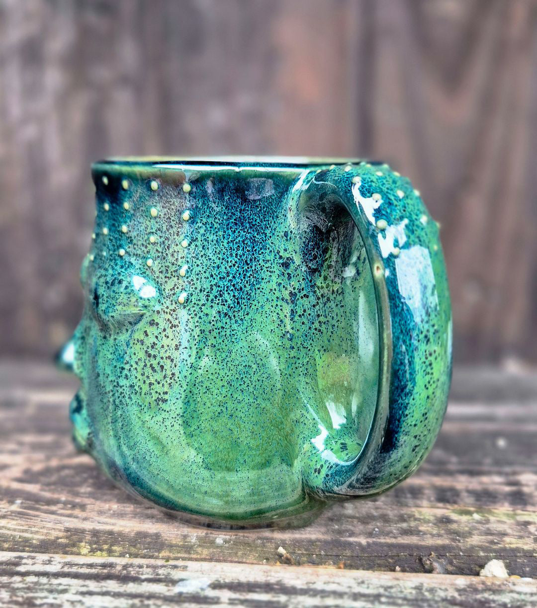 Krus med ansigt – Gaia, Dyb Blågrøn med stjærner | RG Ceramic