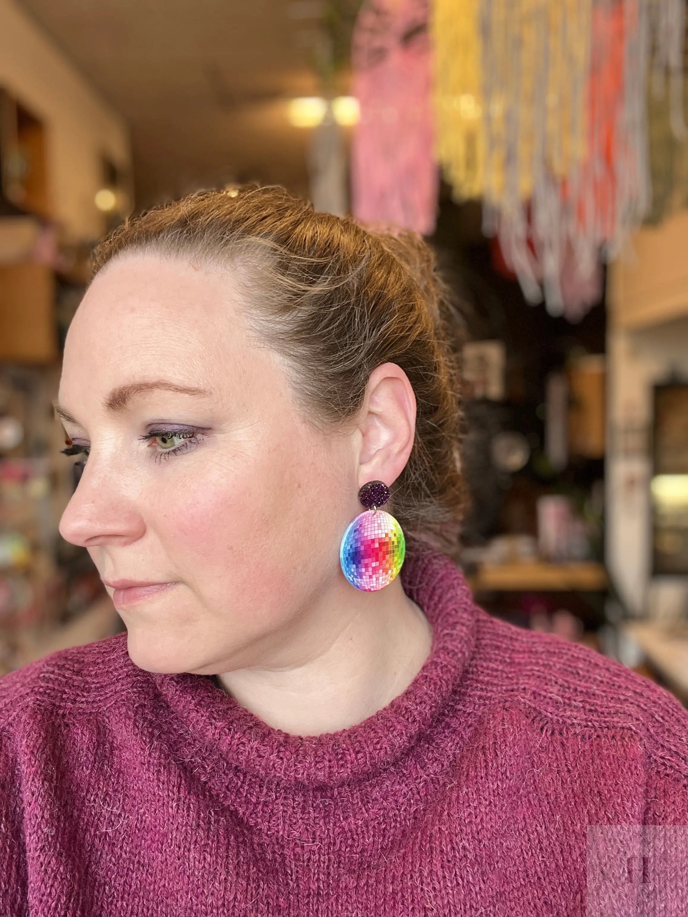 Statement ørering - regnbue diskokugle Winther Design