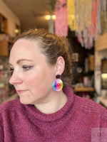 Indlæs billede til gallerivisning Statement ørering - regnbue diskokugle Winther Design
