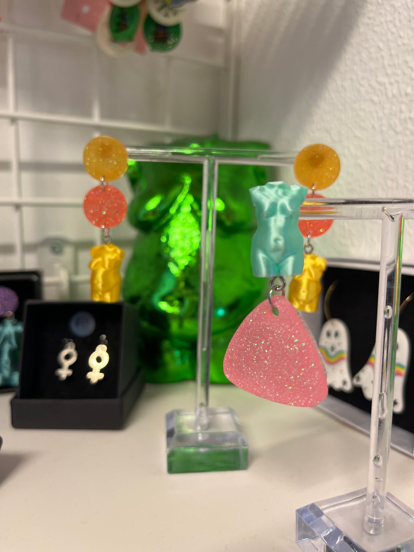 Ørering - mint torso med lyserød glimmer vedhæng