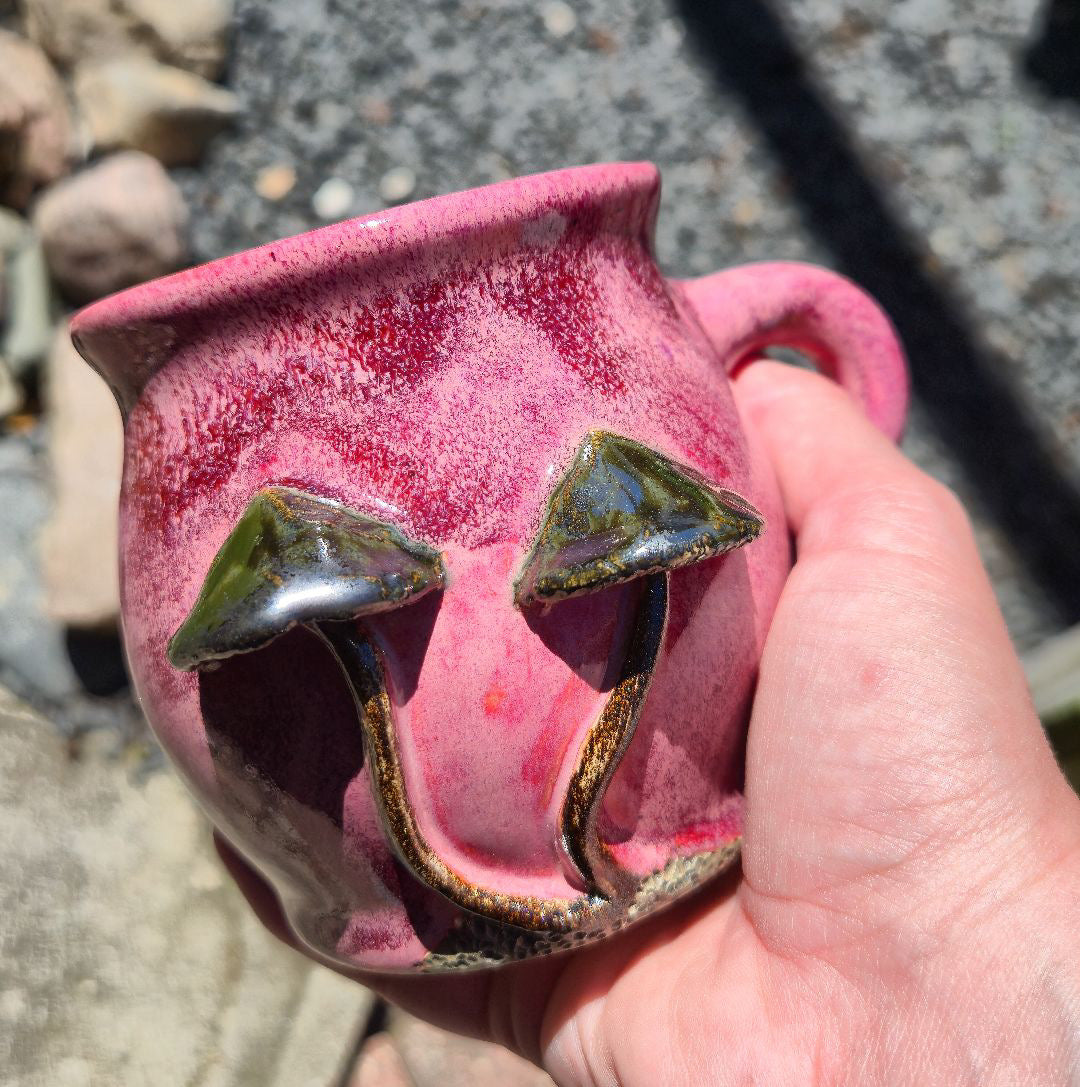 Krus med svampe – Hindbær med mørke svampe | RG Ceramic