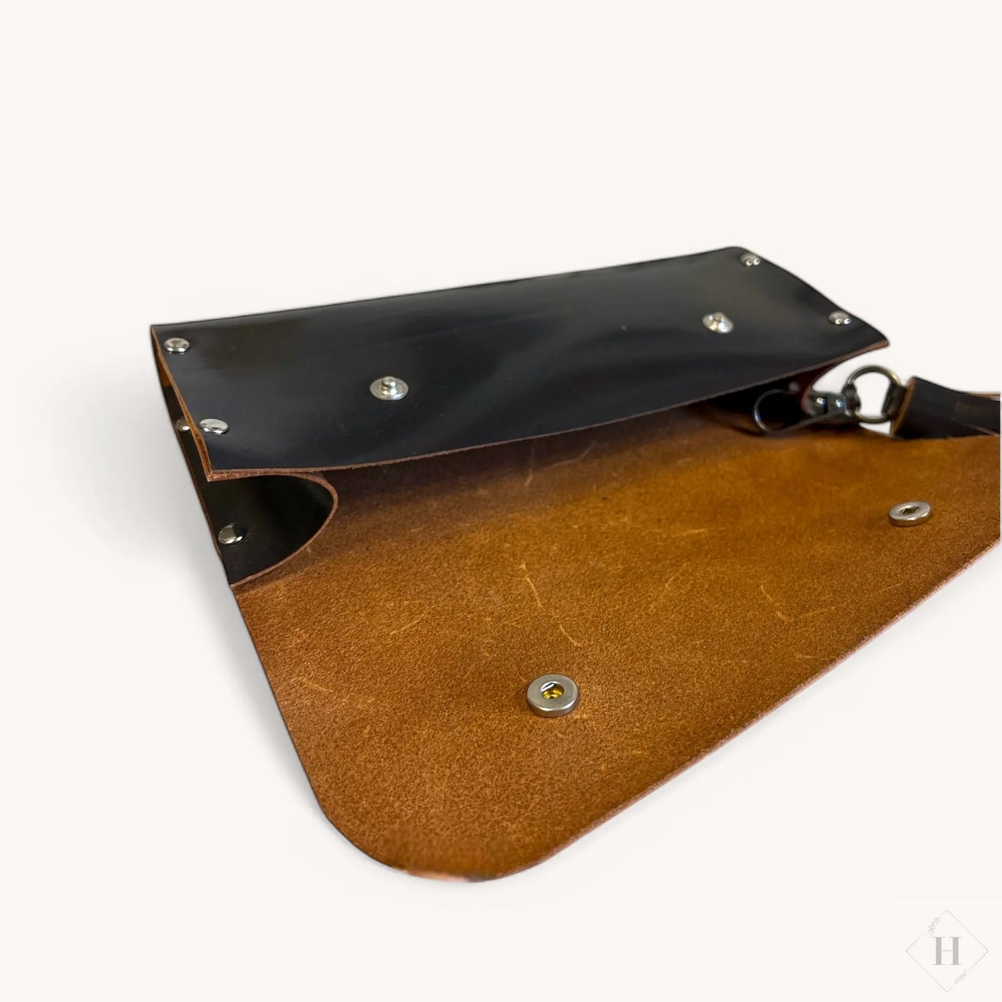 Clutch i spalt læder med kvast Unika Nord