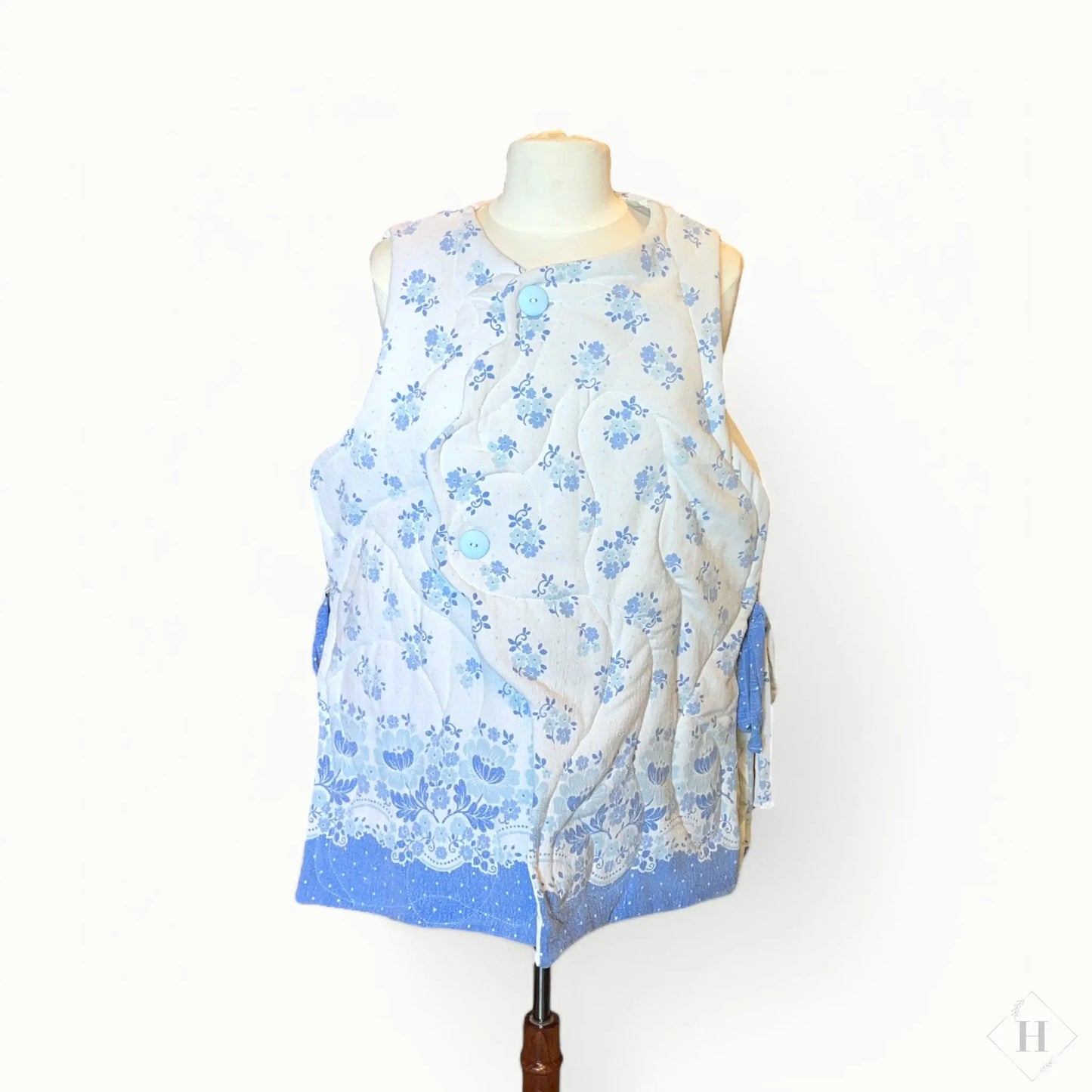 Quiltet vest - blå blomst Genfødt