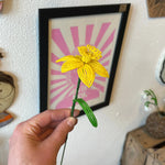 Indlæs billede til gallerivisning Håndlavet blomst i glasperler - påskelilje (glimmer) Kaimers krea
