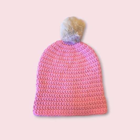 Hæklet hue med beige kvast