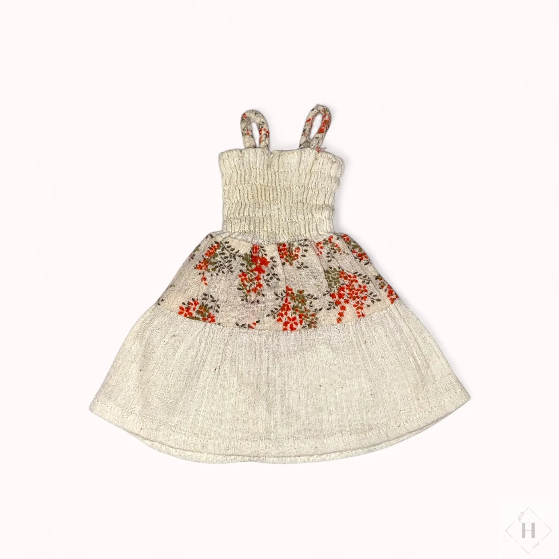 Håndsyet Barbie tøj - kjole med smock Liselotte