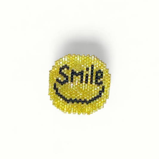 Broche -  “smile” i miyuki perler Sara Engel
