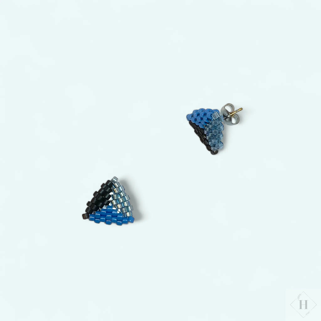 Ørestikker af miyuki perler - blå/sort Sara Engel