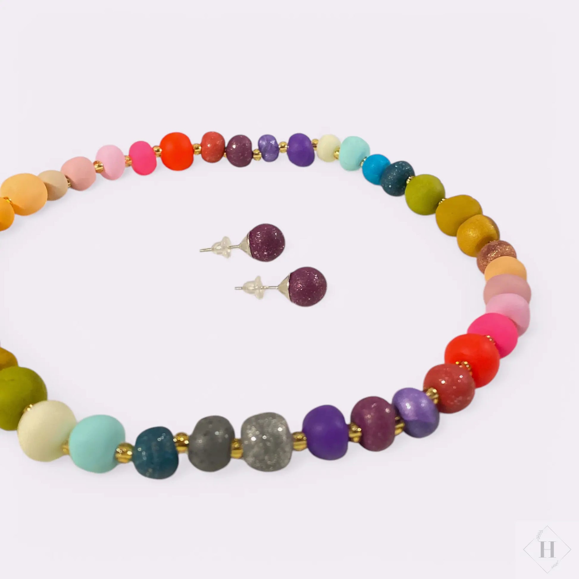Halskæde og ørestikkere i håndlavede perler - regnbue Aldrig2ens