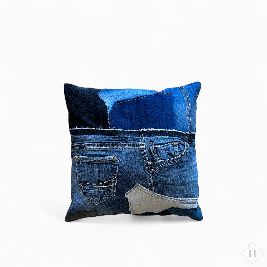 Pude syet af upcyclet denim Karina Bøgelund