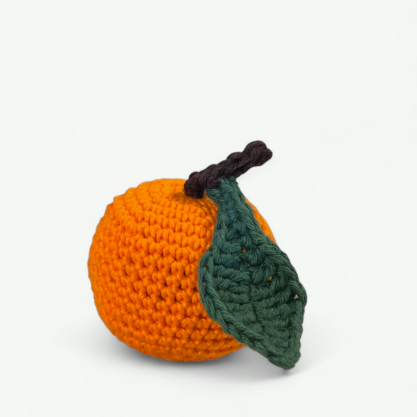 Hæklet appelsin med blad