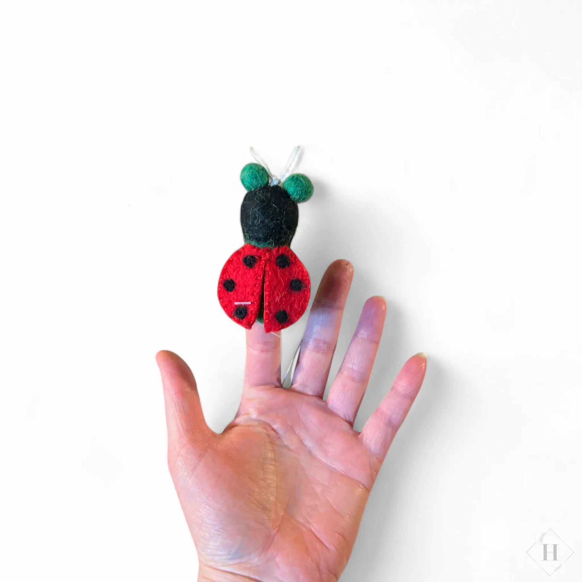 Filtet fingerdukke - Mariehøne Their Story