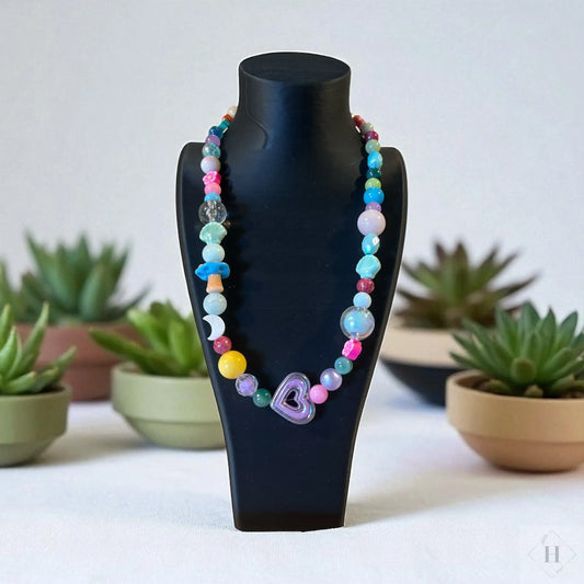 Halskæde i farverige perler By Victoria Juul