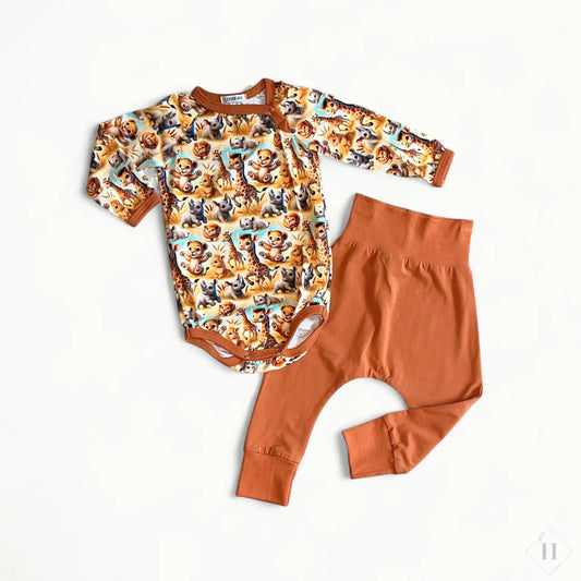 Håndlavet Baby Body og Bukser Str 74 - Blødt Jersey Sæt med Gedebaby Safari Motiv Louifax