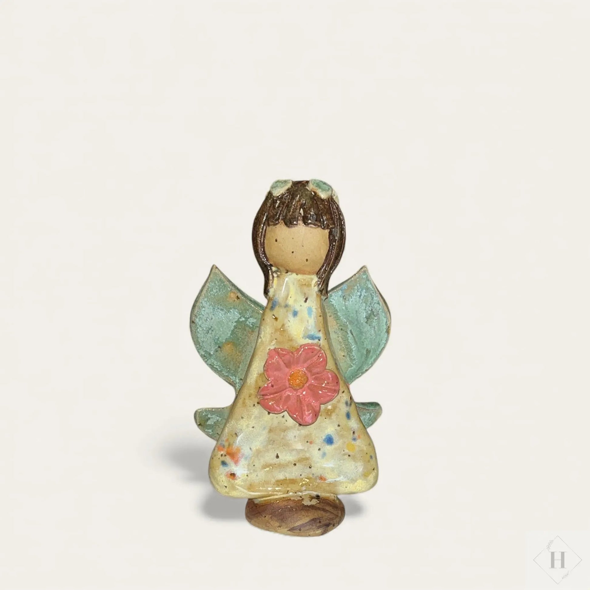 Engel i keramik - spættet gul med blomst. Charlottes Clayground