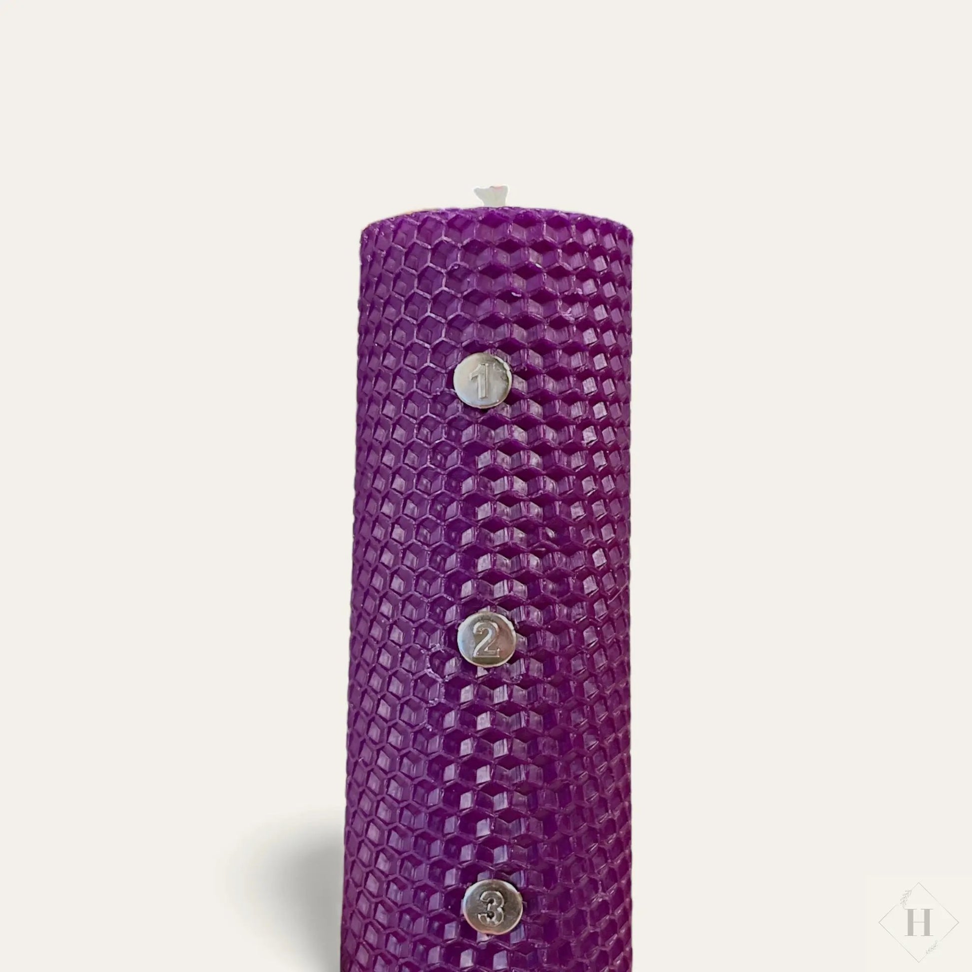 Kalenderlys i bivoks 20 cm - lilla byMoonA