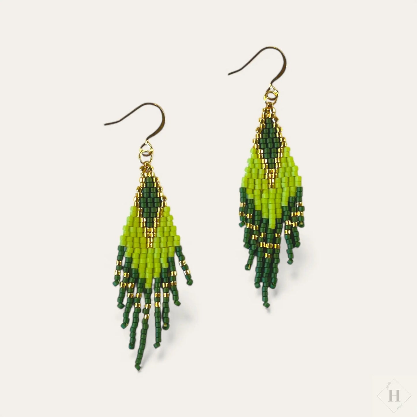 Frynseøreringe i miyuki perler - grønne nuancer Mabalser