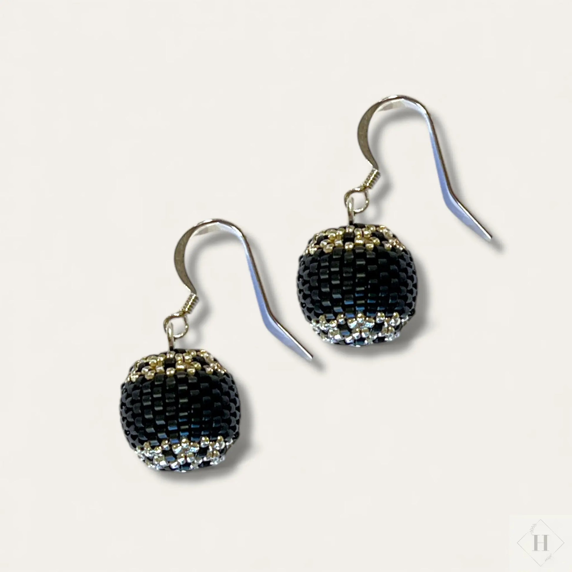 Håndlavede Miyuki Perle Øreringe - Sort & Sølvfarvet Sara Engel