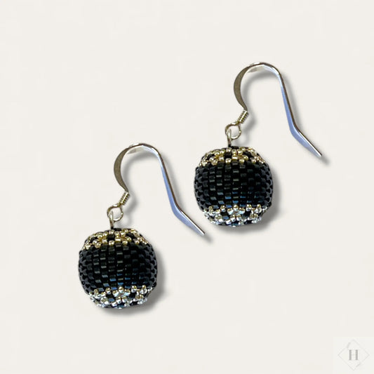 Håndlavede Miyuki Perle Øreringe - Sort & Sølvfarvet Sara Engel