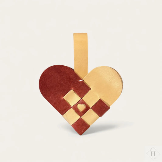 Flettet hjerte i læder - natur/rødbrun Unika Nord