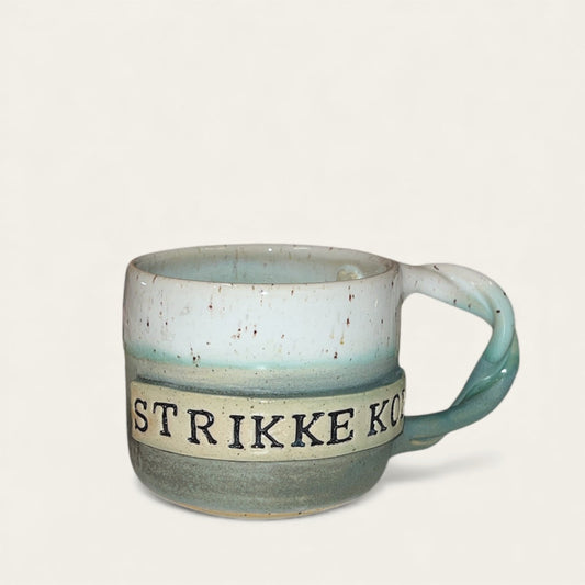 Krus med hank - Strikkekop Clay by Hornstrup