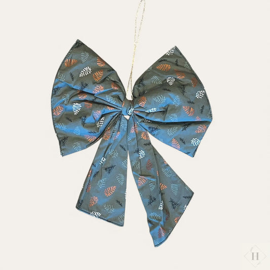 Stor sløjfe i stof - grå med kogler Irene Kokholm