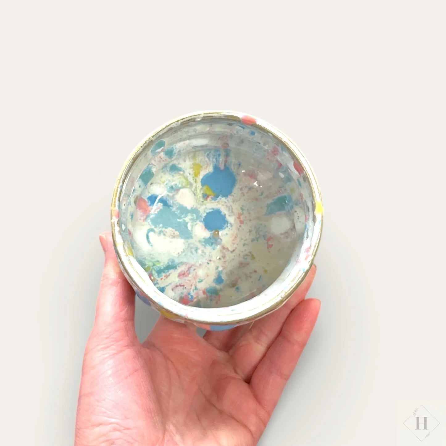 Krus uden hank - konfetti (bølget) By Victoria Juul