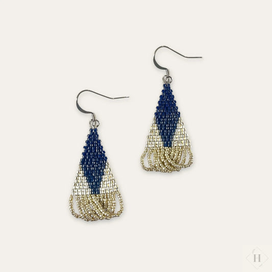 Øreringe i miyukiperler - blå buer Sara Engel