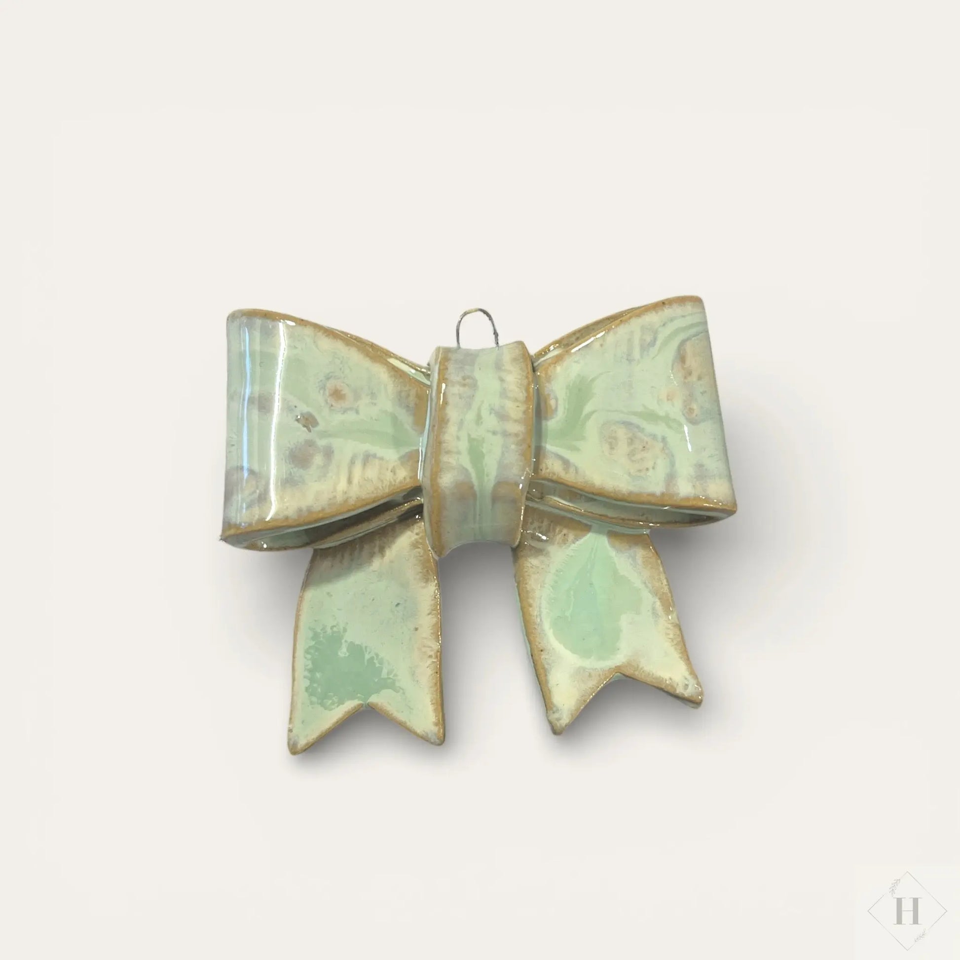 Sløjfe i keramik - håndlavet dekoration By Victoria Juul