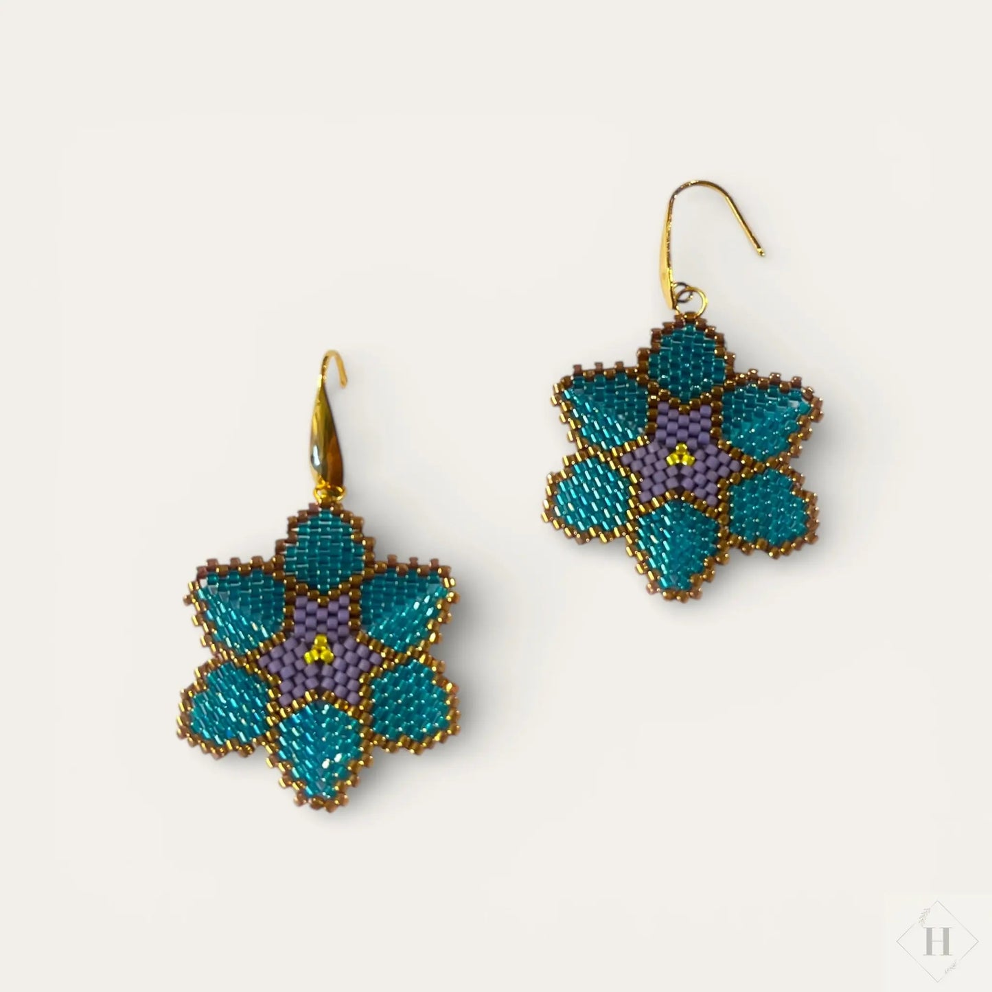 Øreringe i miyukiperler - store blomster Sara Engel