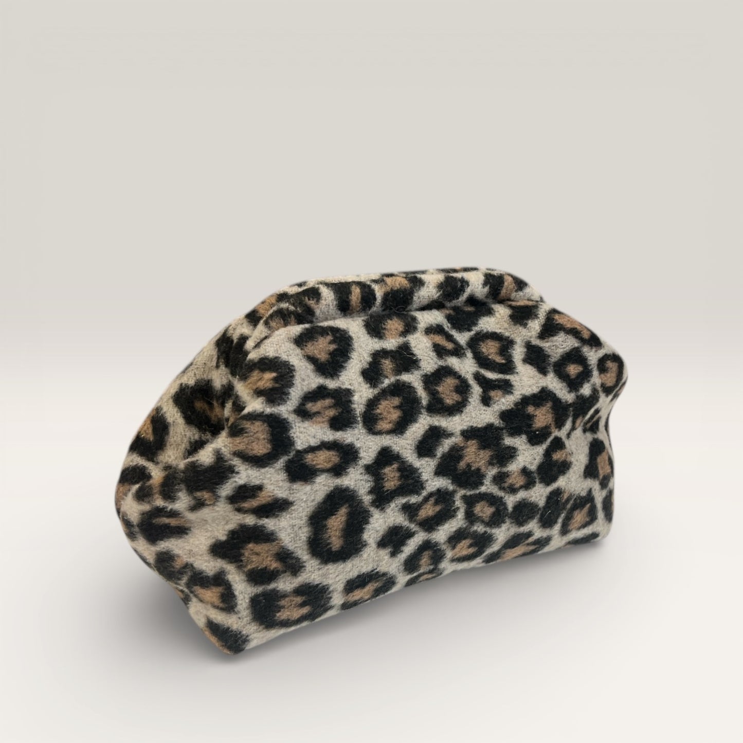 Clutch med Bøjlelukning Leopard - Håndlavet i blødt plysset stof