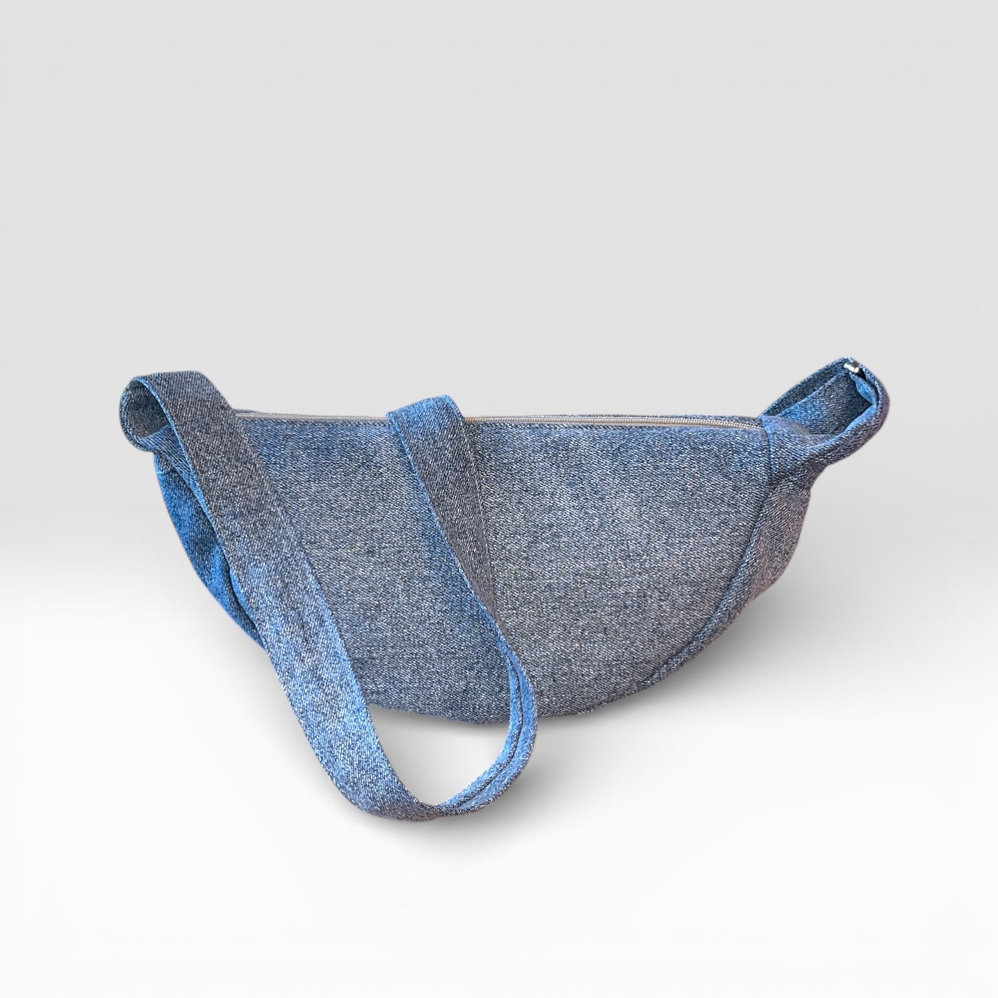 Cross body taske i denim