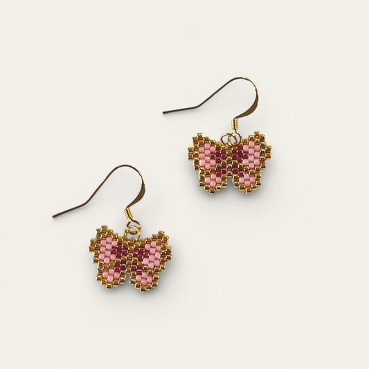 Ørering i miyukiperler - lyserød sommerfugl