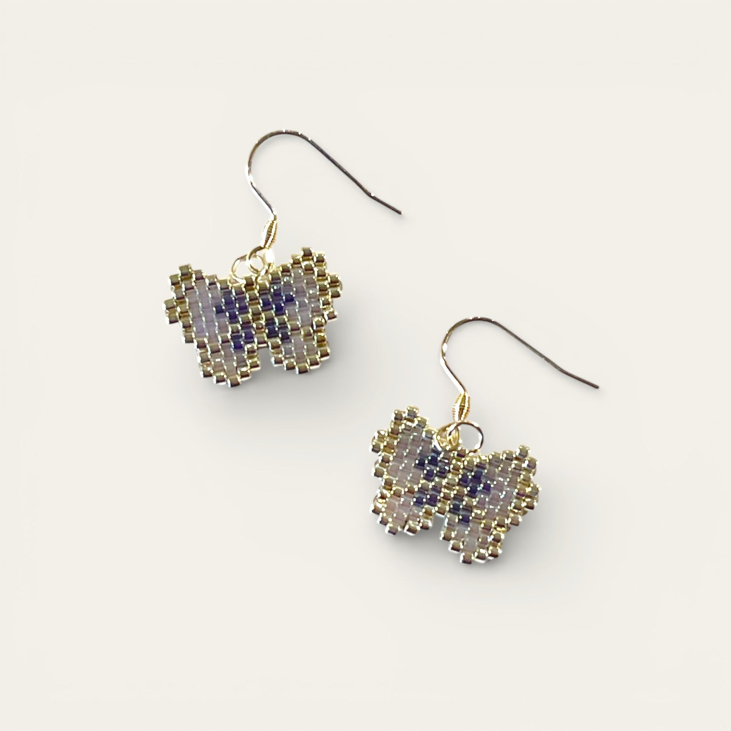 Øreringe i miyukiperler - sølvfarvede sommerfugle