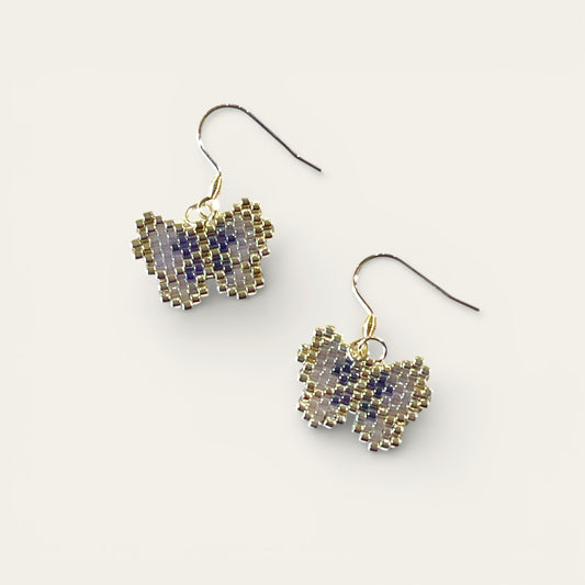 Øreringe i miyukiperler - sølvfarvede sommerfugle