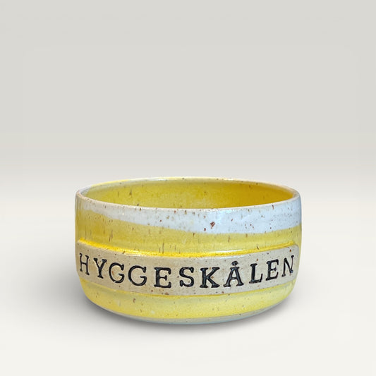 Håndlavet slikskål i keramik - gul skål fra Clay by Hornstrup