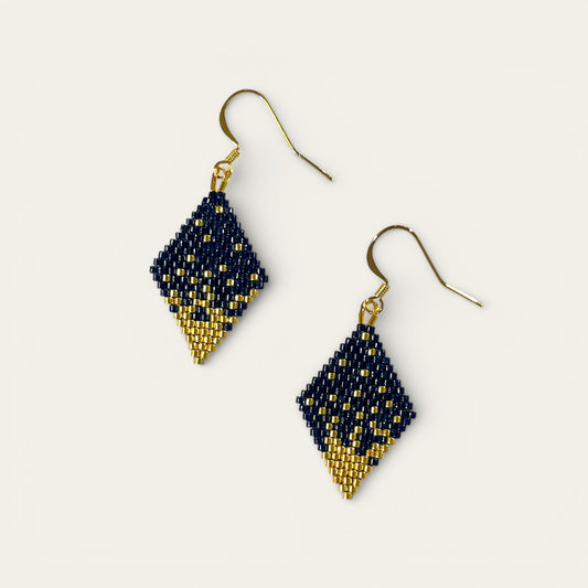 Ørering i miyukiperler - navy/guldbelagt