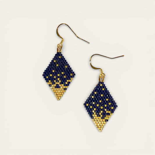 Ørering i miyukiperler - navy/guldbelagt