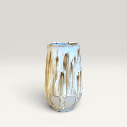 Høj vase i keramik - hvid/brun