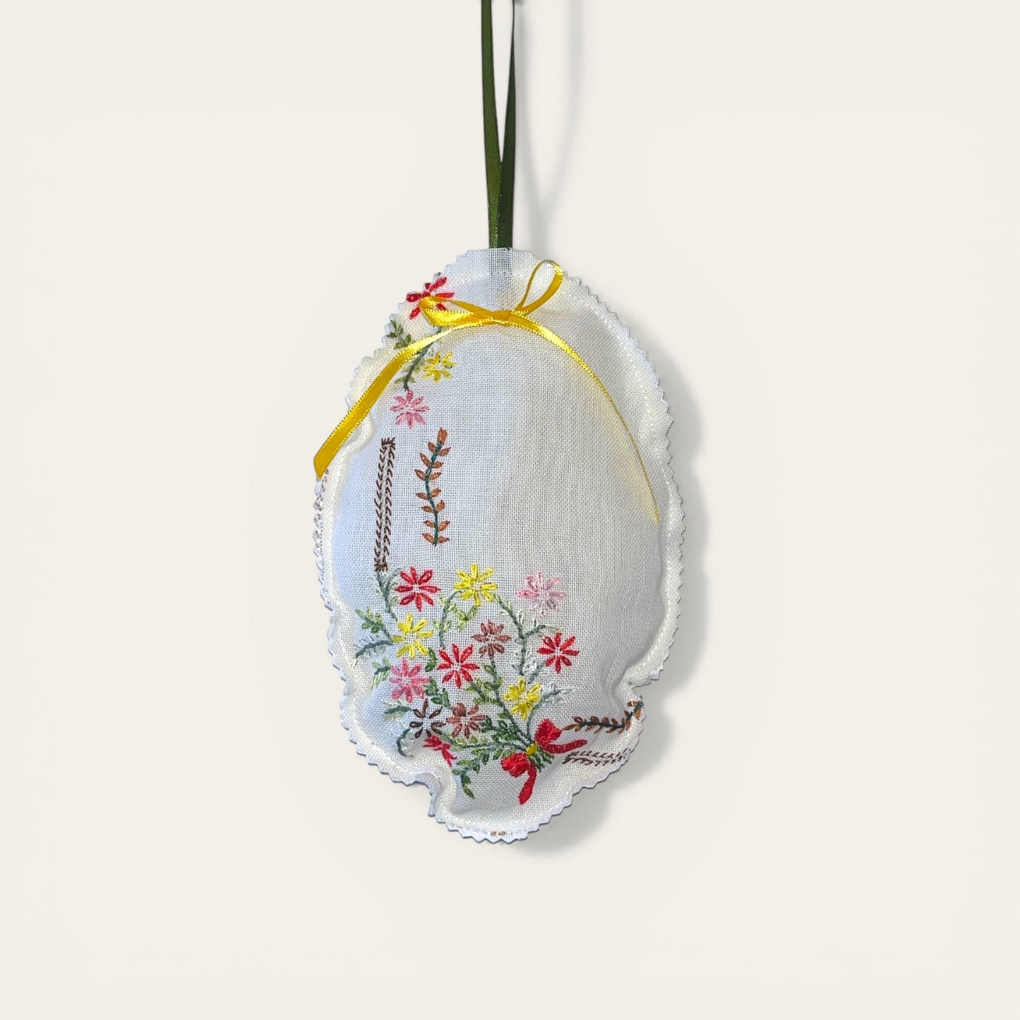 Syet påskeæg med stramaj broderi