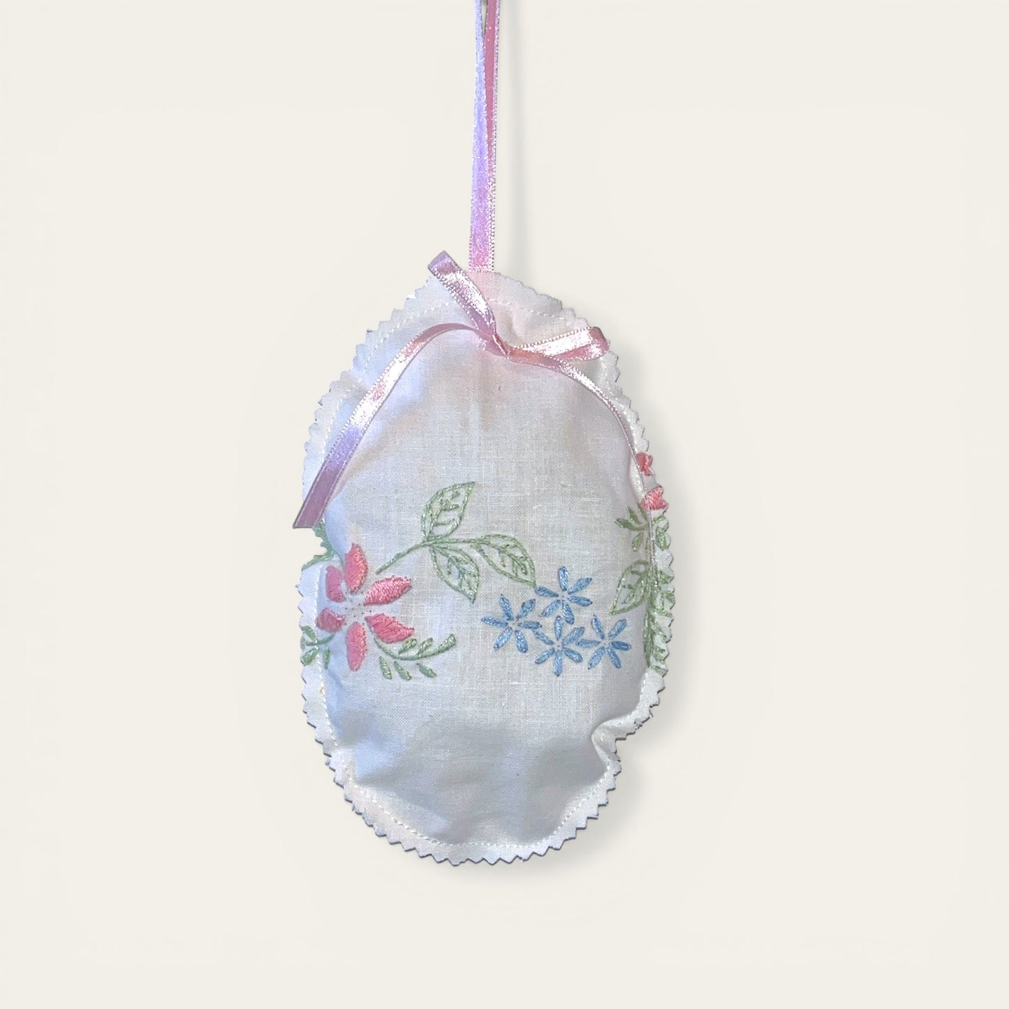 Syet påskeæg med stramaj broderi