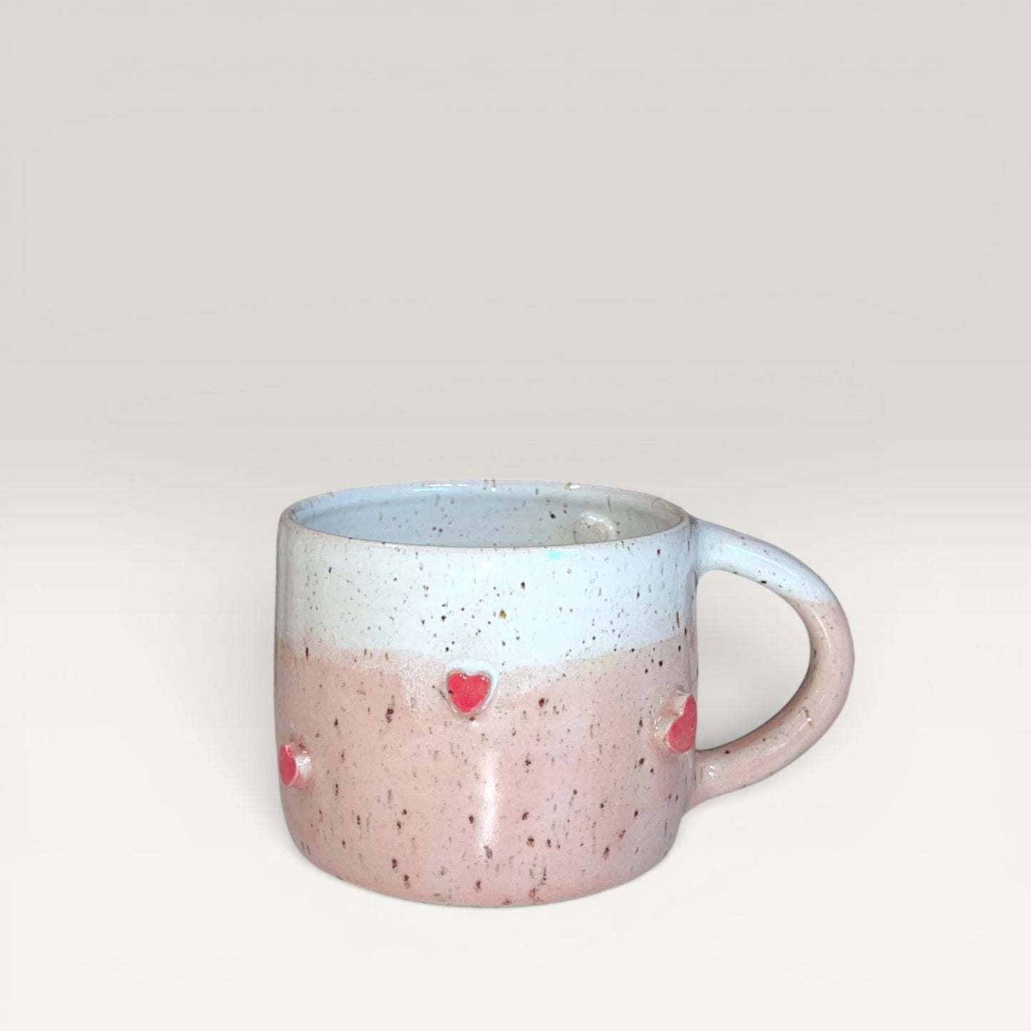 Krus med hank - hjerter