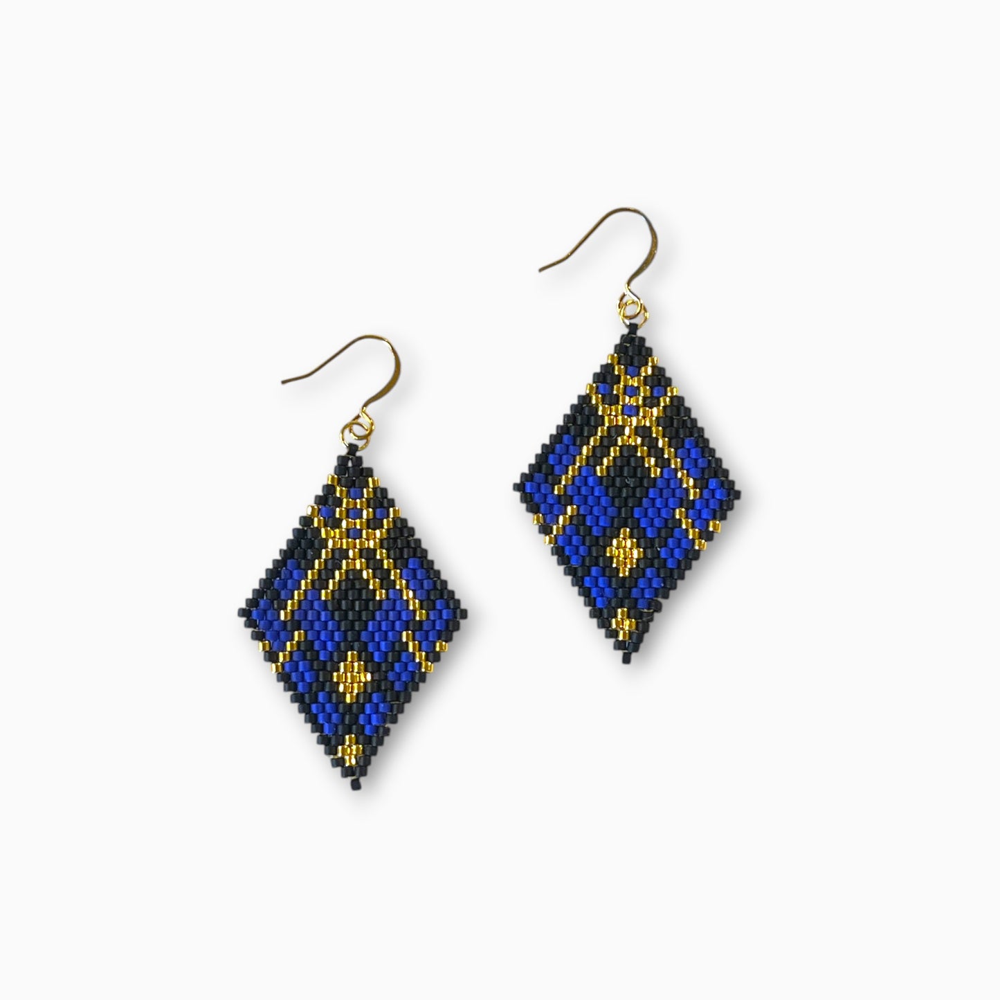 Elegante øreringe af miyukiperler