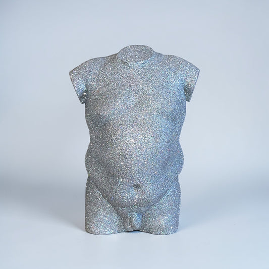 Torso med sølvglimmer – 3D-scannet skulptur af Fatbulous Bodies (Hans)