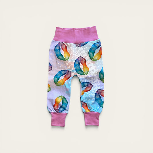 Baby bukser str. 68 – Regnbue kys