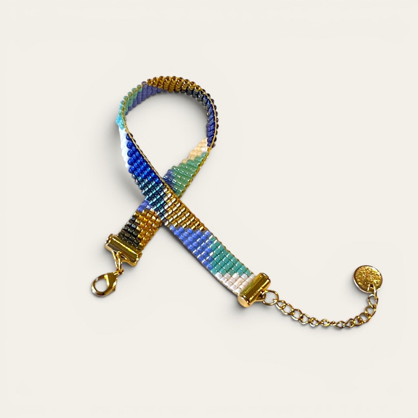Armbånd i miyuki perler - blå nuancer