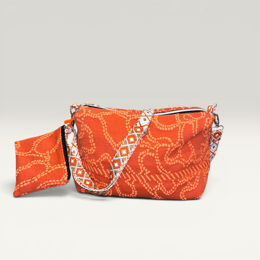 Håndlavet boxy crossbody-taske med pung – Upcyclet pudebetræk | Jnortheved
