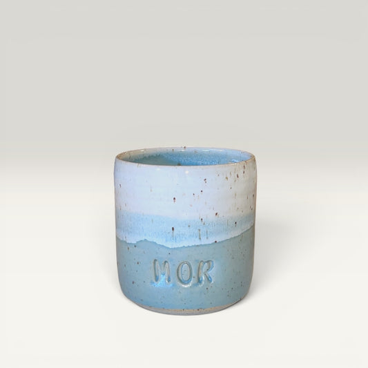 "Mor" Keramikkrus uden hank – Lyseblå glasur | Clay by Hornstrup